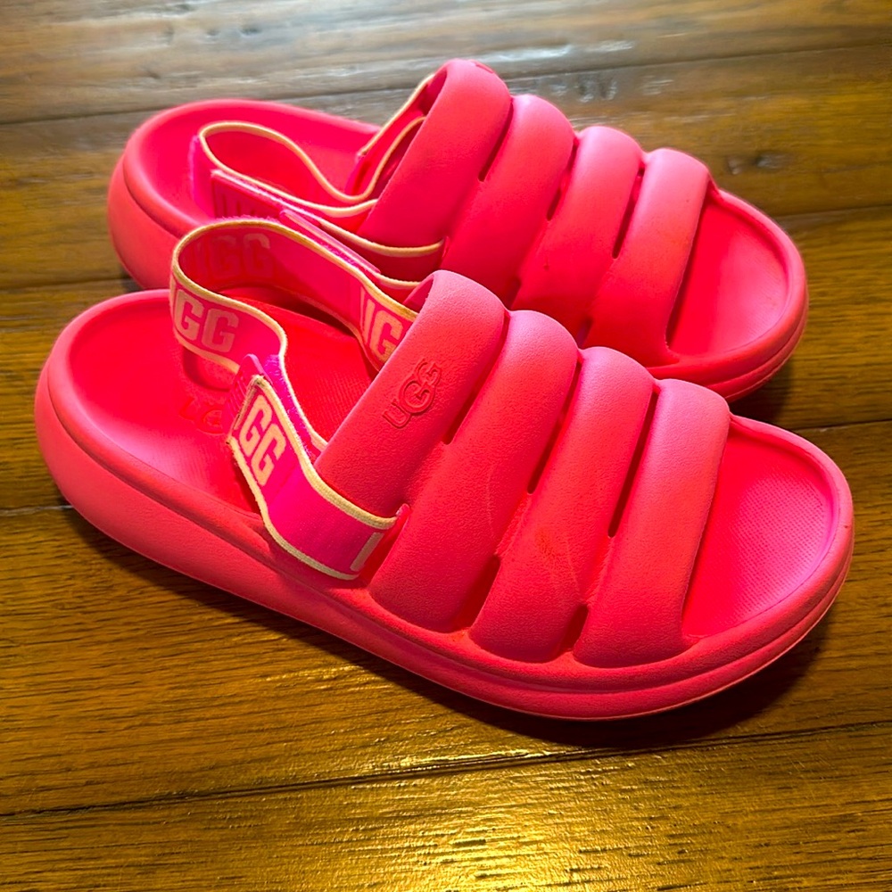 UGG sport yeah slides in hot pink